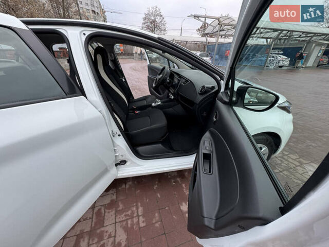 Белый Рено Зое, объемом двигателя 0 л и пробегом 116 тыс. км за 11499 $, фото 19 на Automoto.ua