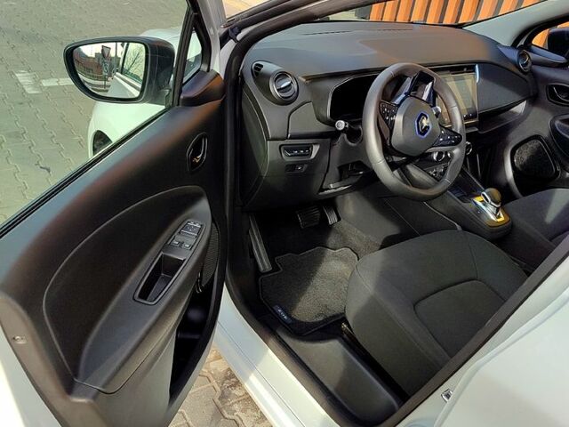 Белый Рено Зое, объемом двигателя 80 л и пробегом 78 тыс. км за 11850 $, фото 7 на Automoto.ua