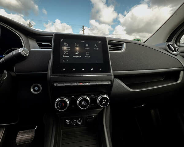 Белый Рено Зое, объемом двигателя 0 л и пробегом 67 тыс. км за 12300 $, фото 18 на Automoto.ua