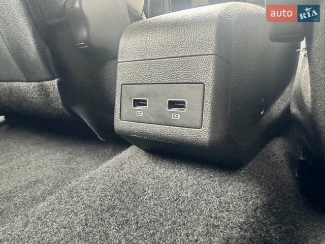 Белый Рено Зое, объемом двигателя 0 л и пробегом 70 тыс. км за 12999 $, фото 29 на Automoto.ua