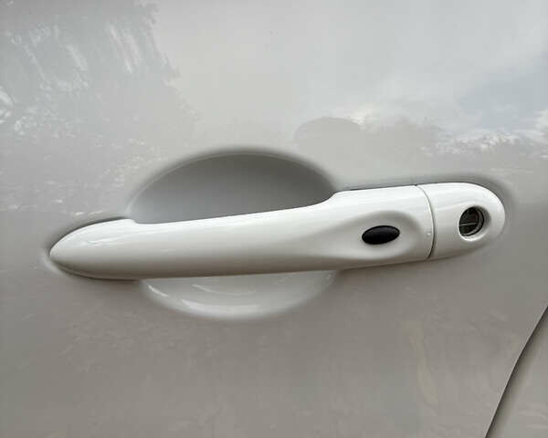 Білий Рено Зое, об'ємом двигуна 0 л та пробігом 30 тис. км за 12300 $, фото 24 на Automoto.ua