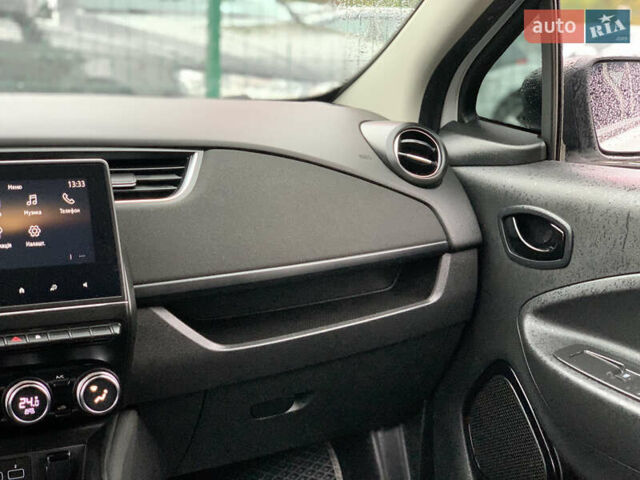 Белый Рено Зое, объемом двигателя 0 л и пробегом 47 тыс. км за 12499 $, фото 50 на Automoto.ua