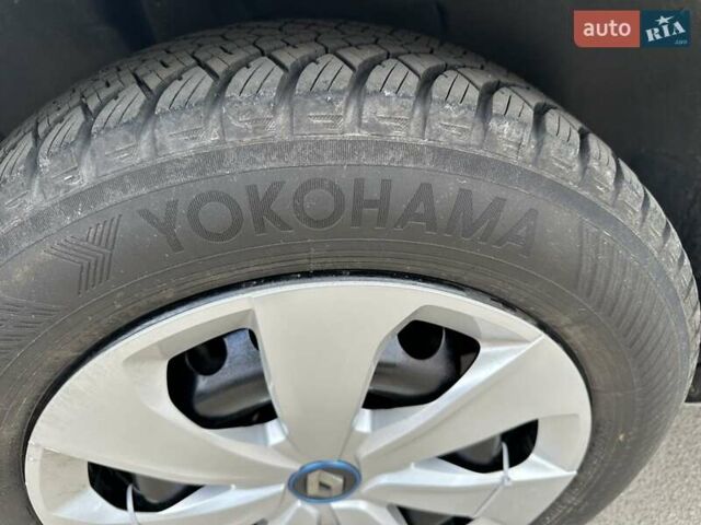 Рено Зое 2020 в Бердичеве на Automoto.ua Белый Рено Зое, объемом двигателя 0 л и пробегом 25 тыс. км за 13400 $, фото 13 на Automoto.ua