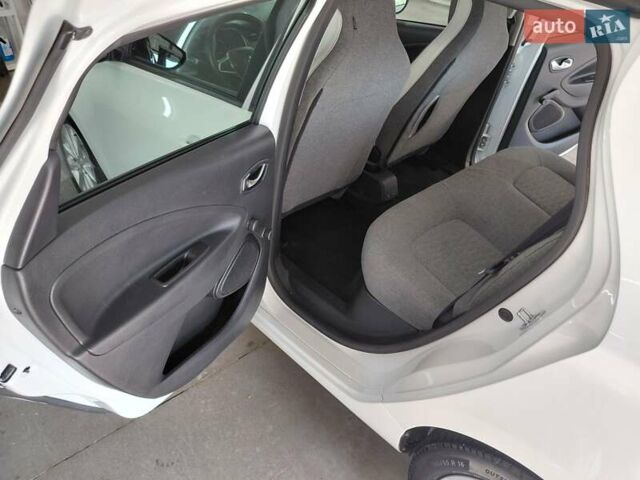 Білий Рено Зое, об'ємом двигуна 0 л та пробігом 141 тис. км за 11300 $, фото 23 на Automoto.ua