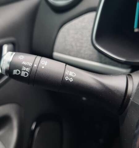 Білий Рено Зое, об'ємом двигуна 0 л та пробігом 78 тис. км за 11800 $, фото 40 на Automoto.ua