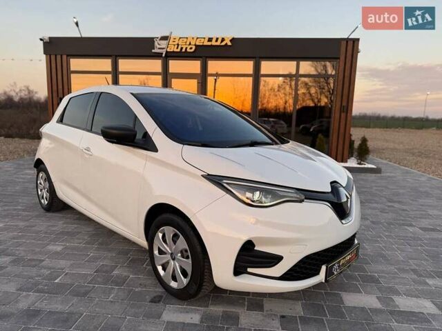 Белый Рено Зое, объемом двигателя 0 л и пробегом 92 тыс. км за 11499 $, фото 14 на Automoto.ua