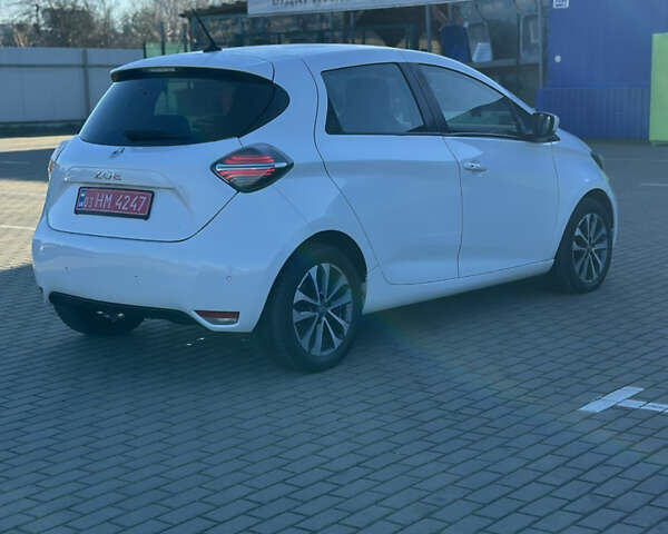 Белый Рено Зое, объемом двигателя 0 л и пробегом 90 тыс. км за 11800 $, фото 4 на Automoto.ua