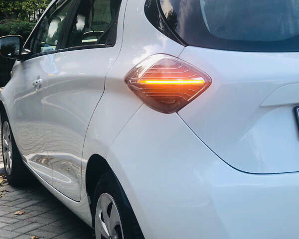 Белый Рено Зое, объемом двигателя 0 л и пробегом 38 тыс. км за 11999 $, фото 36 на Automoto.ua