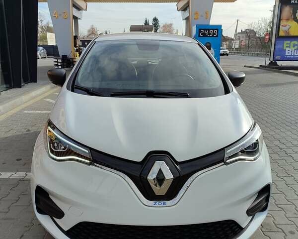 Белый Рено Зое, объемом двигателя 0 л и пробегом 78 тыс. км за 11850 $, фото 5 на Automoto.ua