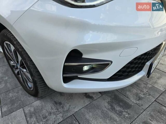Белый Рено Зое, объемом двигателя 0 л и пробегом 65 тыс. км за 12300 $, фото 69 на Automoto.ua
