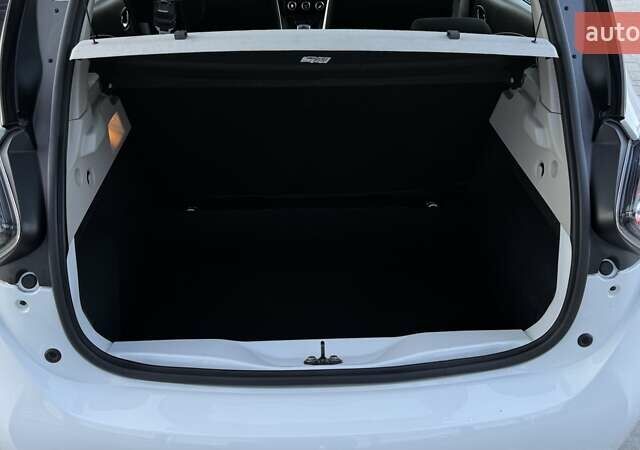 Белый Рено Зое, объемом двигателя 0 л и пробегом 124 тыс. км за 12499 $, фото 25 на Automoto.ua