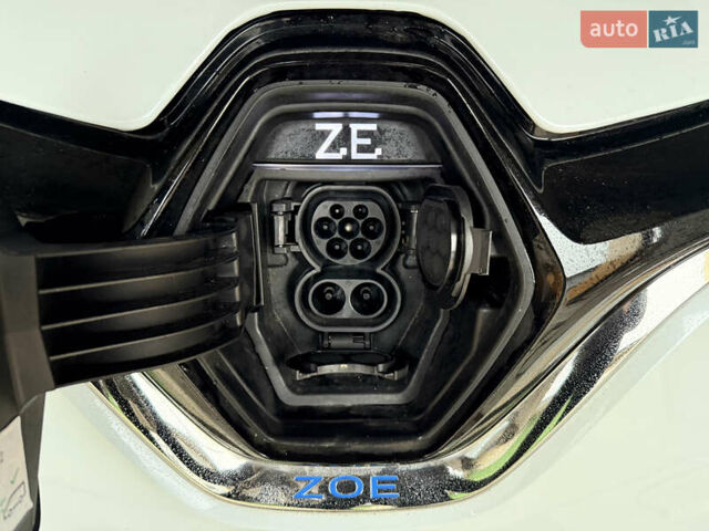 Білий Рено Зое, об'ємом двигуна 0 л та пробігом 23 тис. км за 13150 $, фото 57 на Automoto.ua