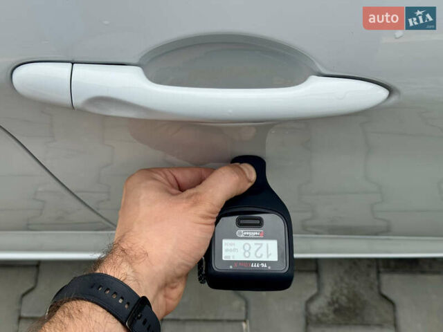Белый Рено Зое, объемом двигателя 0 л и пробегом 70 тыс. км за 12999 $, фото 48 на Automoto.ua