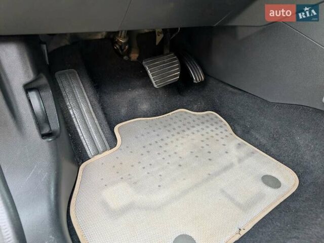 Белый Рено Зое, объемом двигателя 0 л и пробегом 56 тыс. км за 12500 $, фото 9 на Automoto.ua