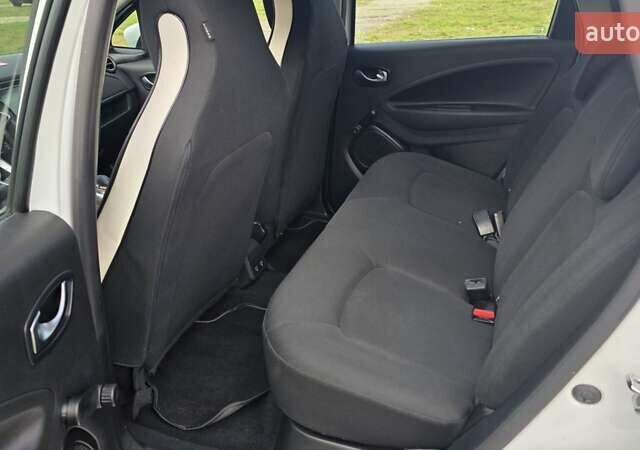 Белый Рено Зое, объемом двигателя 0 л и пробегом 112 тыс. км за 10900 $, фото 12 на Automoto.ua