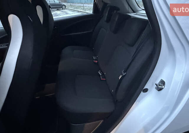 Белый Рено Зое, объемом двигателя 0 л и пробегом 13 тыс. км за 13000 $, фото 9 на Automoto.ua