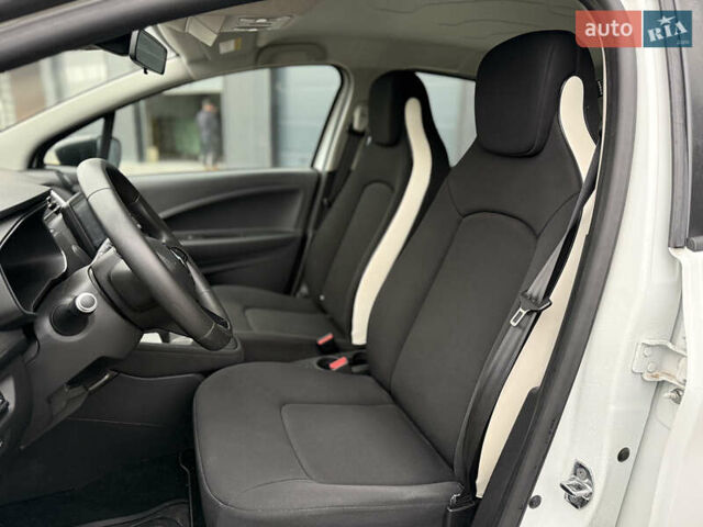 Білий Рено Зое, об'ємом двигуна 0 л та пробігом 61 тис. км за 11900 $, фото 4 на Automoto.ua