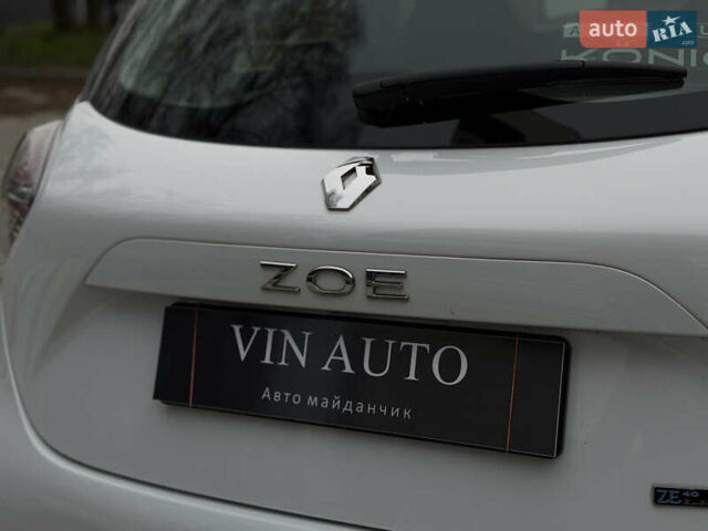 Білий Рено Зое, об'ємом двигуна 0 л та пробігом 28 тис. км за 12222 $, фото 16 на Automoto.ua