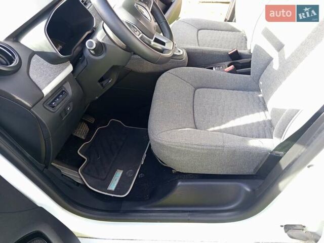 Рено Зое 2020 в Ходорів на Automoto.ua Белый Рено Зое, объемом двигателя 0 л и пробегом 46 тыс. км за 12800 $, фото 15 на Automoto.ua