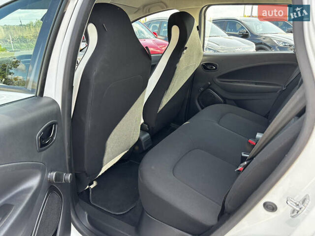 Белый Рено Зое, объемом двигателя 0 л и пробегом 30 тыс. км за 11900 $, фото 24 на Automoto.ua