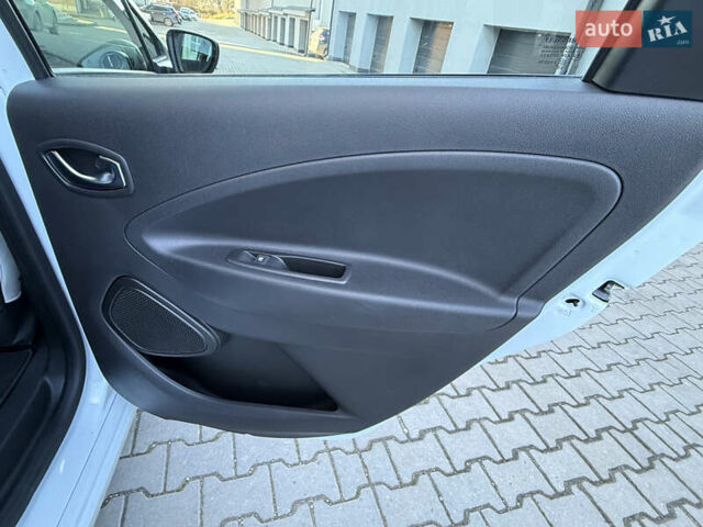 Білий Рено Зое, об'ємом двигуна 0 л та пробігом 23 тис. км за 13150 $, фото 20 на Automoto.ua