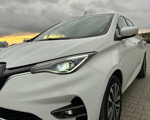 Белый Рено Зое, объемом двигателя 0 л и пробегом 88 тыс. км за 12300 $, фото 16 на Automoto.ua