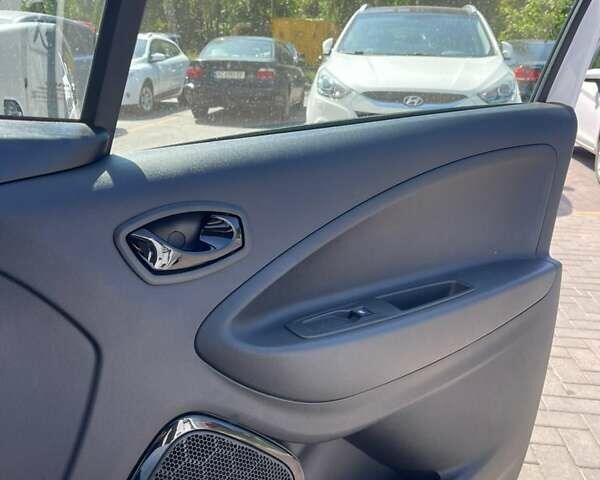 Белый Рено Зое, объемом двигателя 0 л и пробегом 40 тыс. км за 13750 $, фото 8 на Automoto.ua