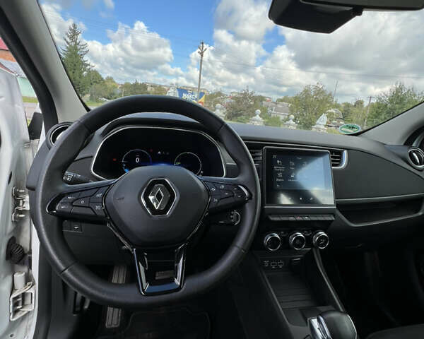 Белый Рено Зое, объемом двигателя 0 л и пробегом 67 тыс. км за 12300 $, фото 7 на Automoto.ua
