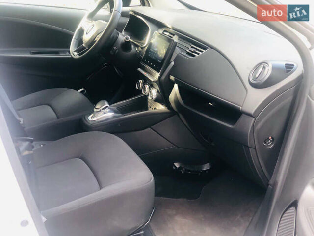 Белый Рено Зое, объемом двигателя 0 л и пробегом 38 тыс. км за 11999 $, фото 19 на Automoto.ua
