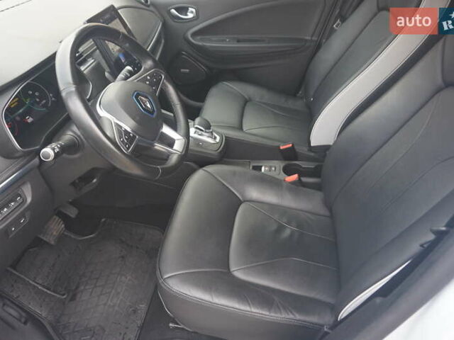 Белый Рено Зое, объемом двигателя 0 л и пробегом 122 тыс. км за 13000 $, фото 25 на Automoto.ua