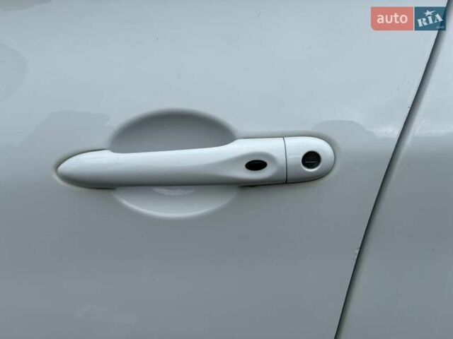 Белый Рено Зое, объемом двигателя 0 л и пробегом 39 тыс. км за 12300 $, фото 21 на Automoto.ua