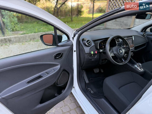 Белый Рено Зое, объемом двигателя 0 л и пробегом 44 тыс. км за 11999 $, фото 11 на Automoto.ua