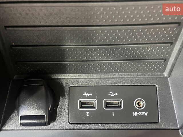 Белый Рено Зое, объемом двигателя 0 л и пробегом 88 тыс. км за 13650 $, фото 23 на Automoto.ua