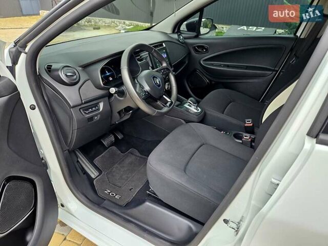 Белый Рено Зое, объемом двигателя 0 л и пробегом 74 тыс. км за 11600 $, фото 15 на Automoto.ua