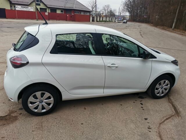 Белый Рено Зое, объемом двигателя 0 л и пробегом 63 тыс. км за 12902 $, фото 1 на Automoto.ua