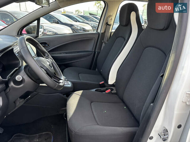 Белый Рено Зое, объемом двигателя 0 л и пробегом 30 тыс. км за 11900 $, фото 12 на Automoto.ua