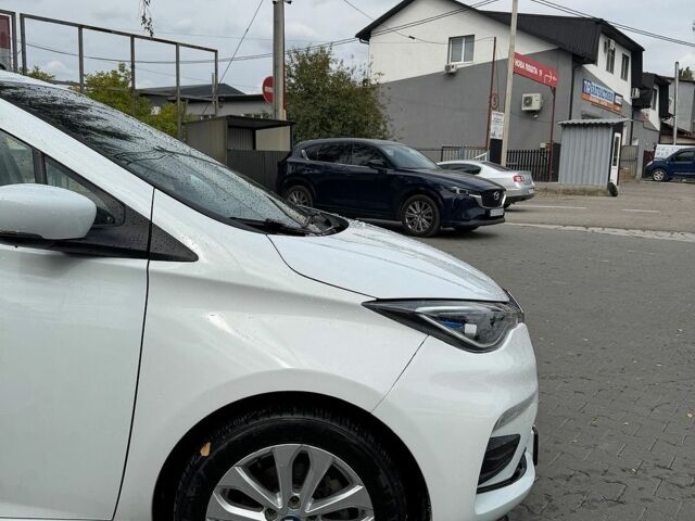 Белый Рено Зое, объемом двигателя 0 л и пробегом 68 тыс. км за 13000 $, фото 1 на Automoto.ua