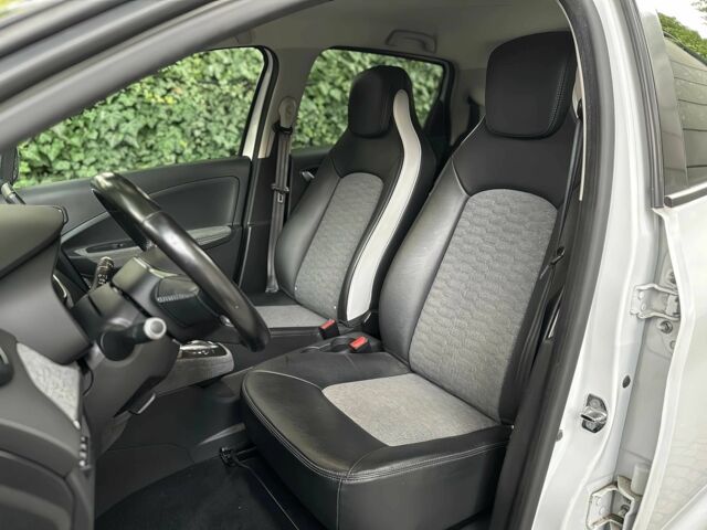 Белый Рено Зое, объемом двигателя 0 л и пробегом 46 тыс. км за 8300 $, фото 6 на Automoto.ua