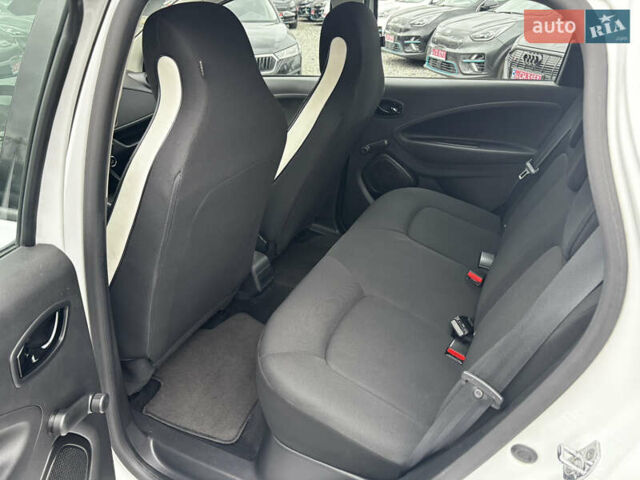 Белый Рено Зое, объемом двигателя 0 л и пробегом 41 тыс. км за 11600 $, фото 22 на Automoto.ua