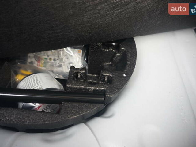 Белый Рено Зое, объемом двигателя 0 л и пробегом 122 тыс. км за 13000 $, фото 53 на Automoto.ua