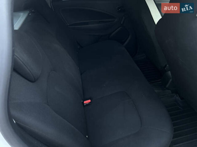 Белый Рено Зое, объемом двигателя 0 л и пробегом 65 тыс. км за 12500 $, фото 13 на Automoto.ua