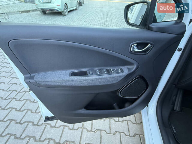 Білий Рено Зое, об'ємом двигуна 0 л та пробігом 23 тис. км за 13150 $, фото 26 на Automoto.ua