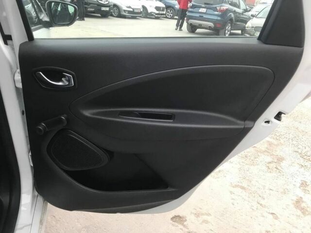 Білий Рено Зое, об'ємом двигуна 0 л та пробігом 40 тис. км за 12950 $, фото 10 на Automoto.ua