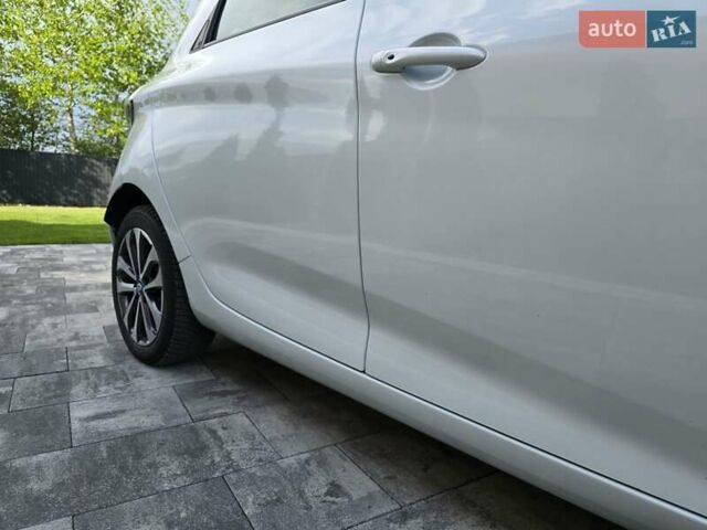 Белый Рено Зое, объемом двигателя 0 л и пробегом 65 тыс. км за 12300 $, фото 75 на Automoto.ua