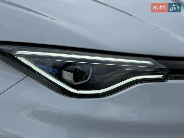 Белый Рено Зое, объемом двигателя 0 л и пробегом 28 тыс. км за 12500 $, фото 42 на Automoto.ua