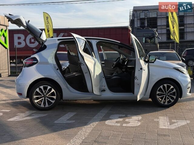Белый Рено Зое, объемом двигателя 0 л и пробегом 25 тыс. км за 14790 $, фото 15 на Automoto.ua
