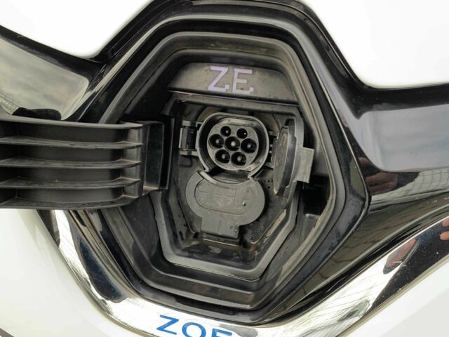 Белый Рено Зое, объемом двигателя 0 л и пробегом 66 тыс. км за 12499 $, фото 23 на Automoto.ua