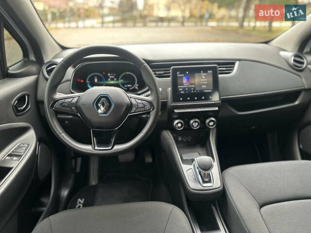 Белый Рено Зое, объемом двигателя 0 л и пробегом 28 тыс. км за 12500 $, фото 20 на Automoto.ua