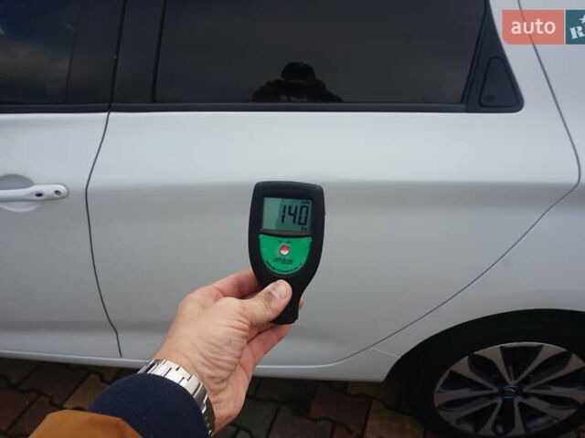 Белый Рено Зое, объемом двигателя 0 л и пробегом 122 тыс. км за 13000 $, фото 71 на Automoto.ua