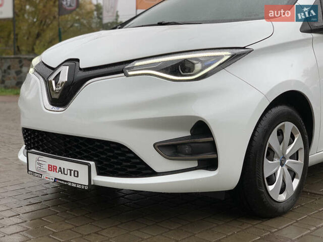 Белый Рено Зое, объемом двигателя 0 л и пробегом 47 тыс. км за 12499 $, фото 10 на Automoto.ua